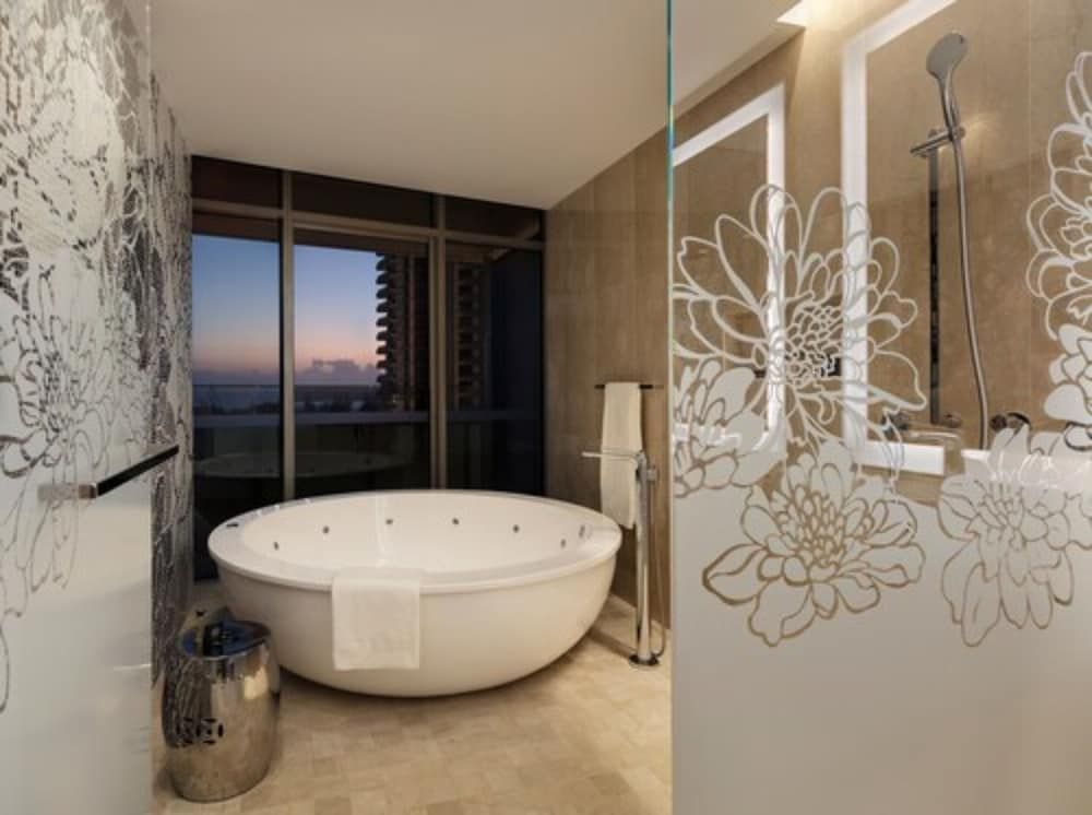 Penthouse Spa Suite