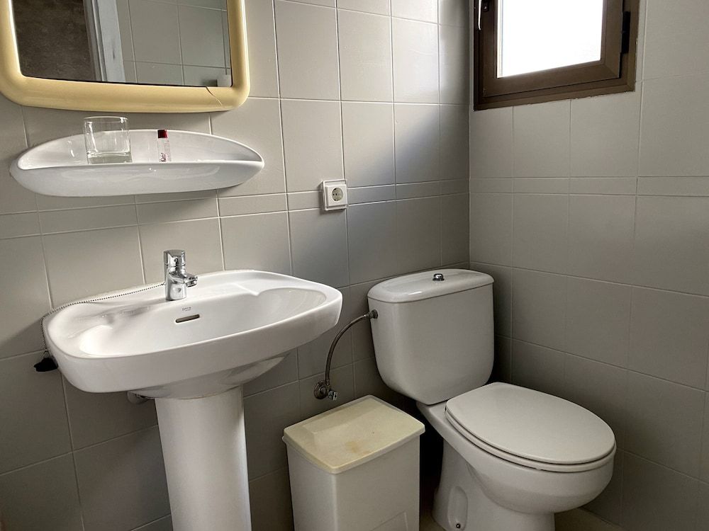 Hostal Bellavista Formentera Economy Twin Room 4