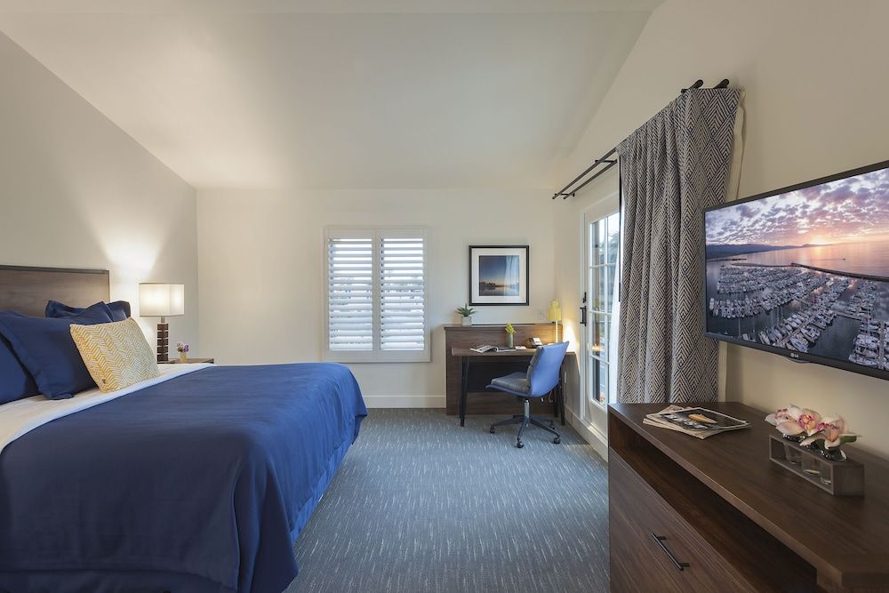 undefined La Playa Inn 5