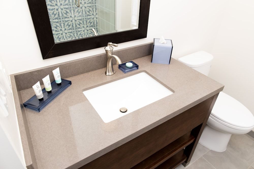 La Playa Inn Standard Room, 1 King Bed 3