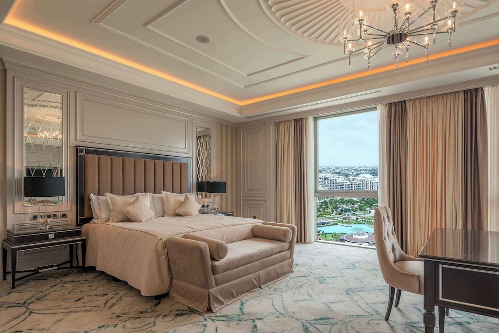 Presidential Suite (English)