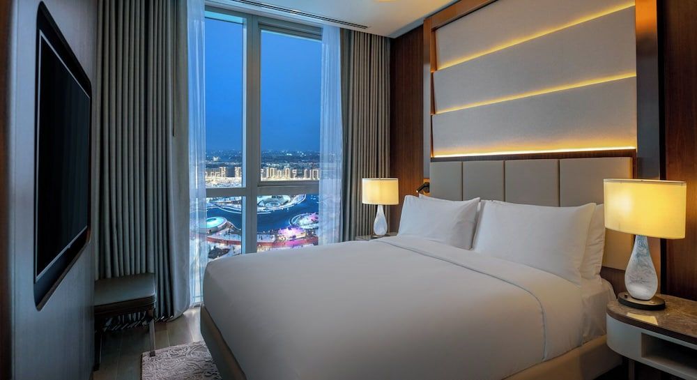 Suite, 1 King Bed, Park View