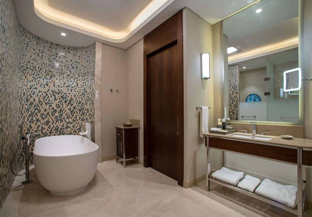 Suite, 1 King Bed, Corner