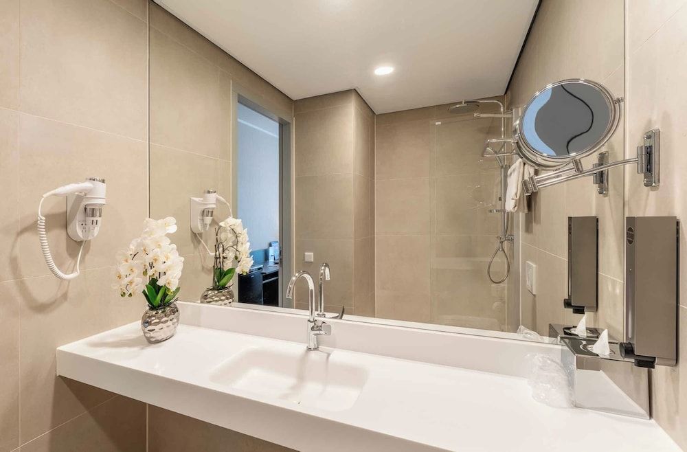 PLAZA Premium Den Haag City Center Standard Double Room 6