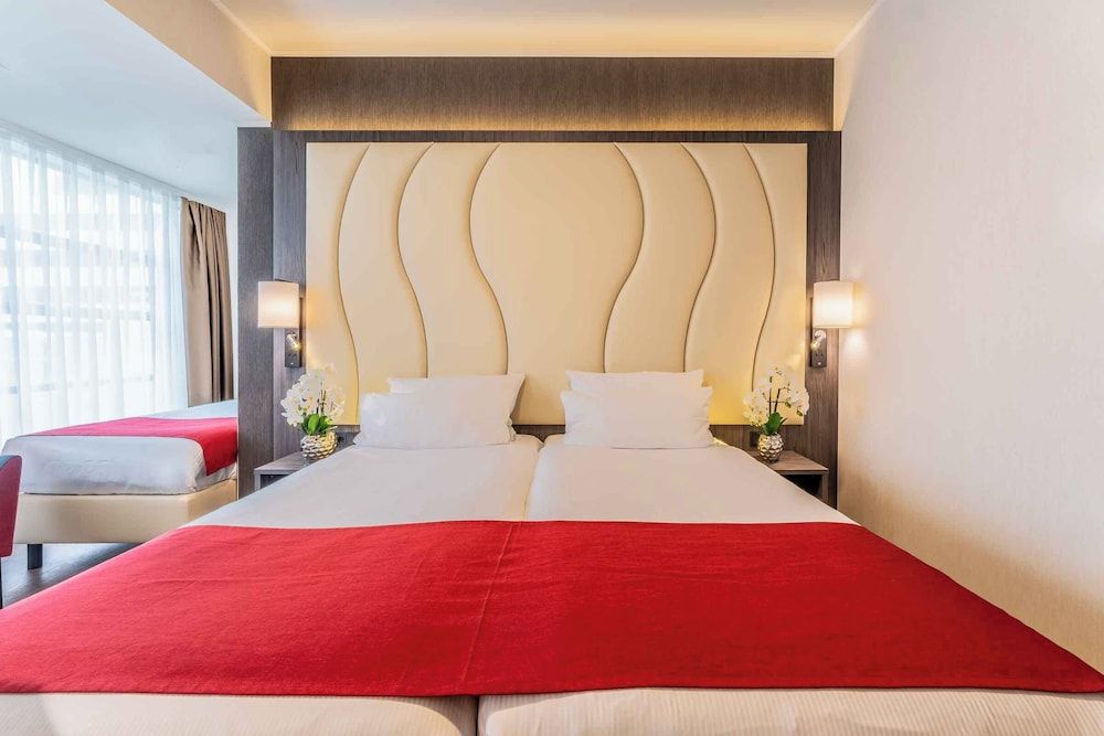 PLAZA Premium Den Haag City Center Comfort Triple Room 7