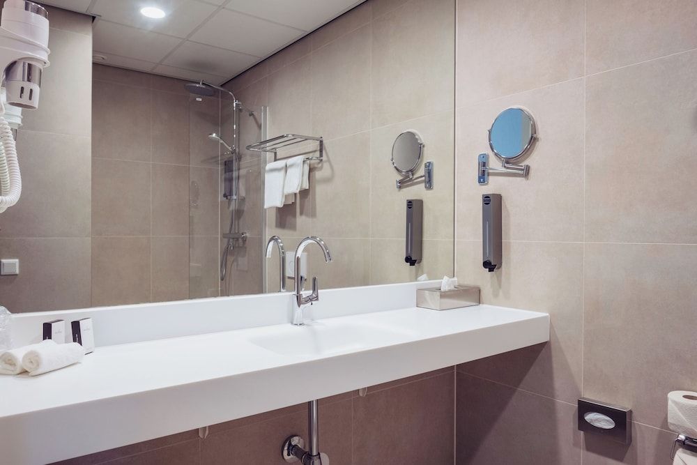 PLAZA Premium Den Haag City Center Comfort Triple Room 12