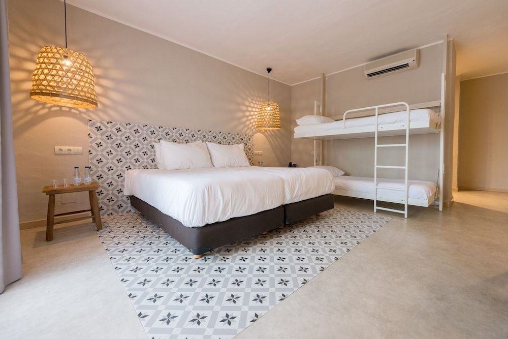 Standard Quadruple Room, Garden View