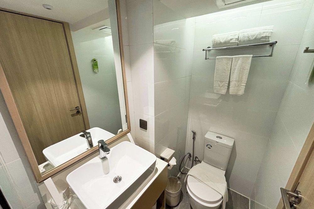 Lime Resort Manila Standard Twin Room (No View) 3