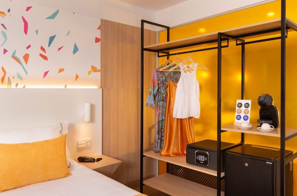 L'Azure Hotel Family Room (3 adults + 1 child) 2