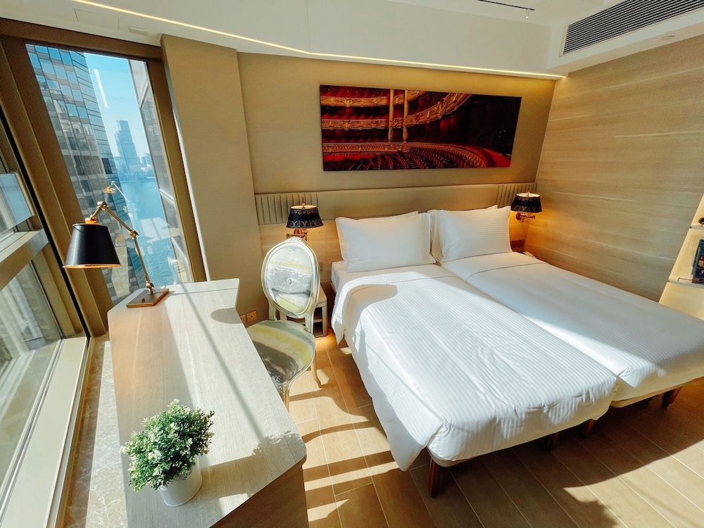 Hotel Alexandra Diamond City View Room 3