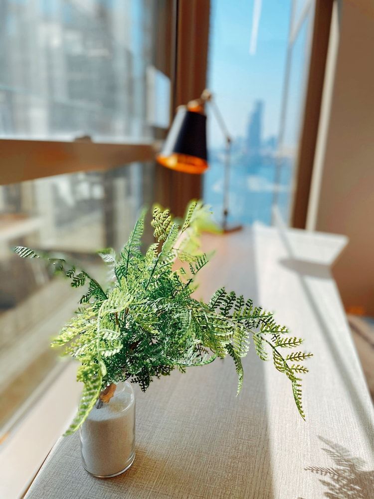 Hotel Alexandra Diamond City View Room 8