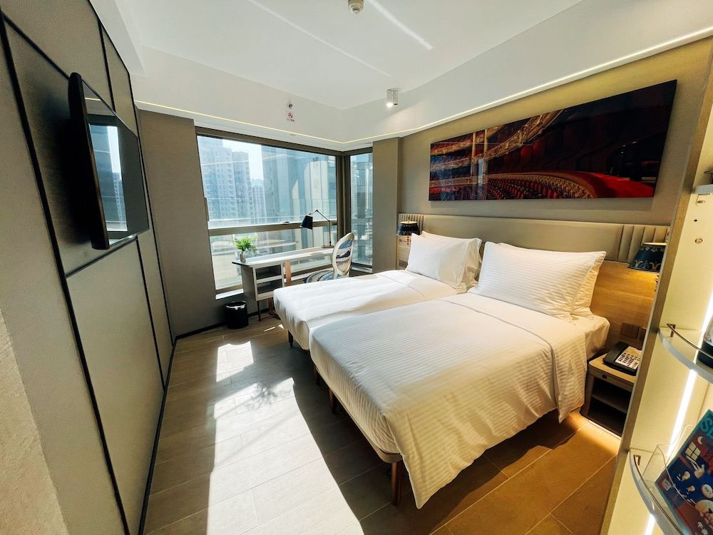 Hotel Alexandra Diamond City View Room 5