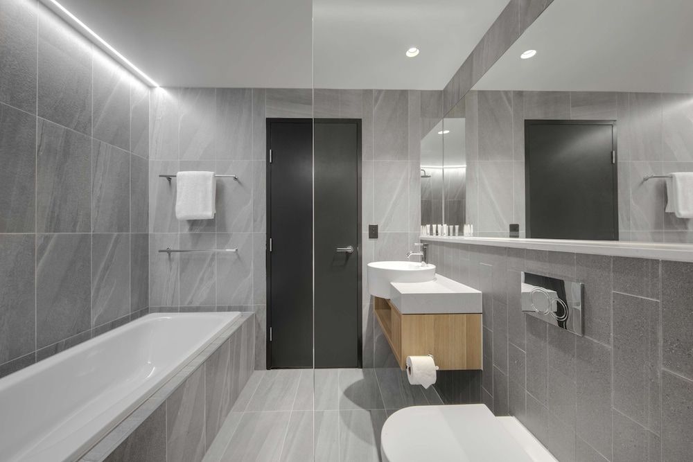 Vibe Hotel Hobart Deluxe Suite 4