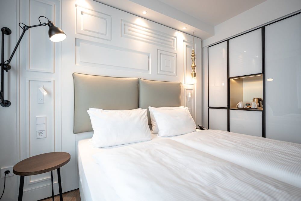 Hotel Indigo Dresden - Wettiner Platz by IHG Standard Room, 1 Queen Bed 3