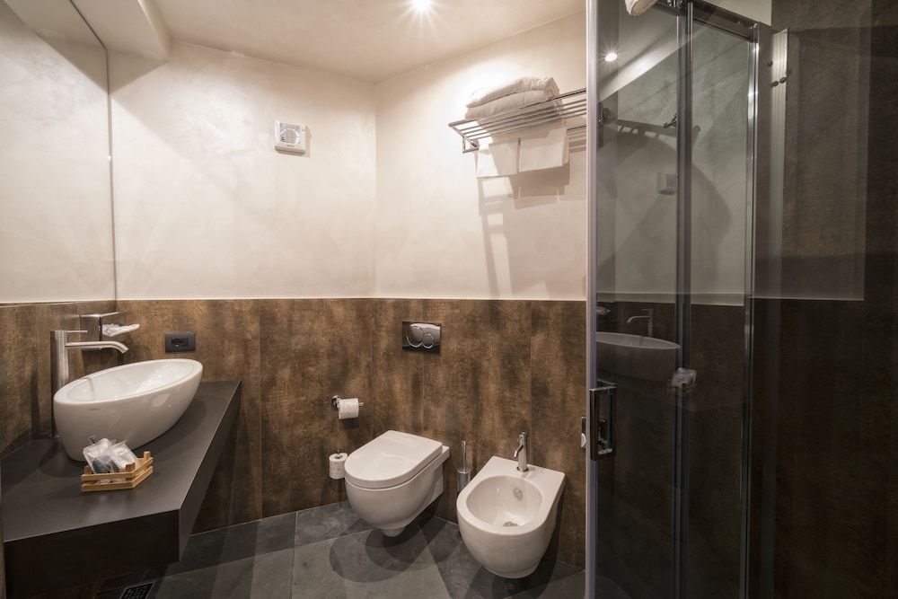 Solo Experience Hotel Double Room (Small) 3