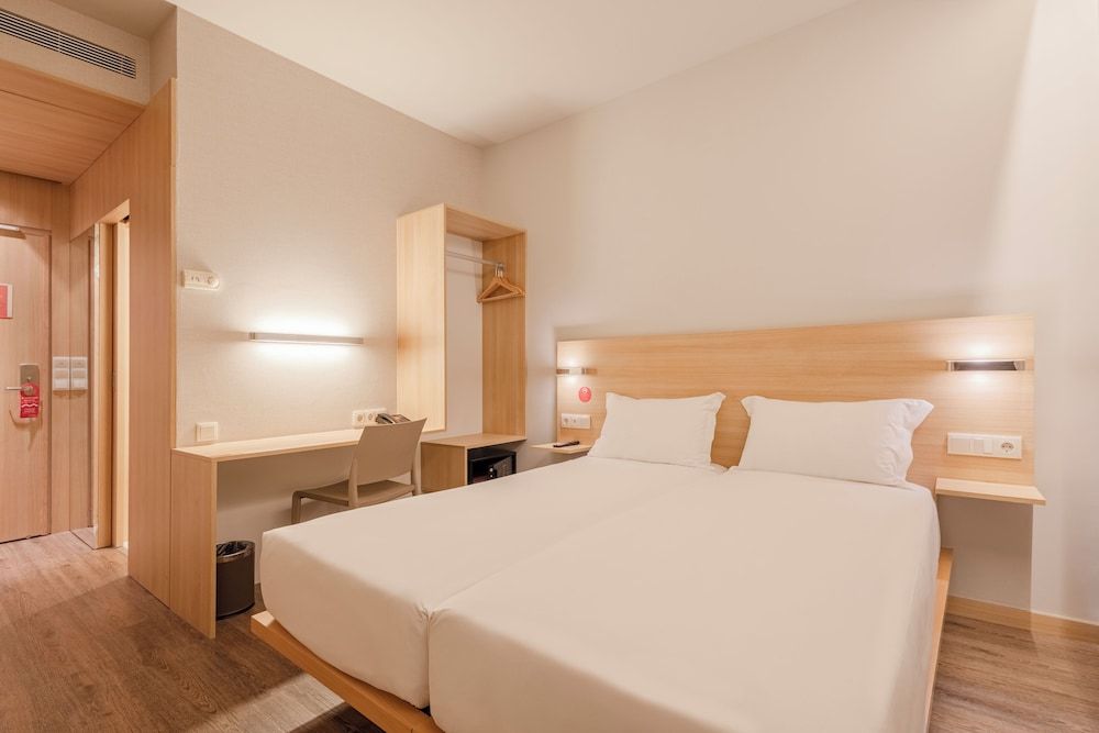 Moov Hotel Porto Centro Standard Double Room, 1 Queen Bed 8