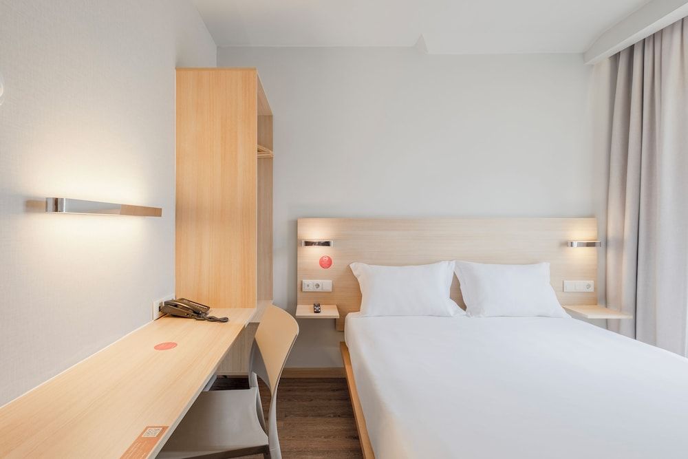 Moov Hotel Porto Centro Standard Double Room, 1 Queen Bed 5