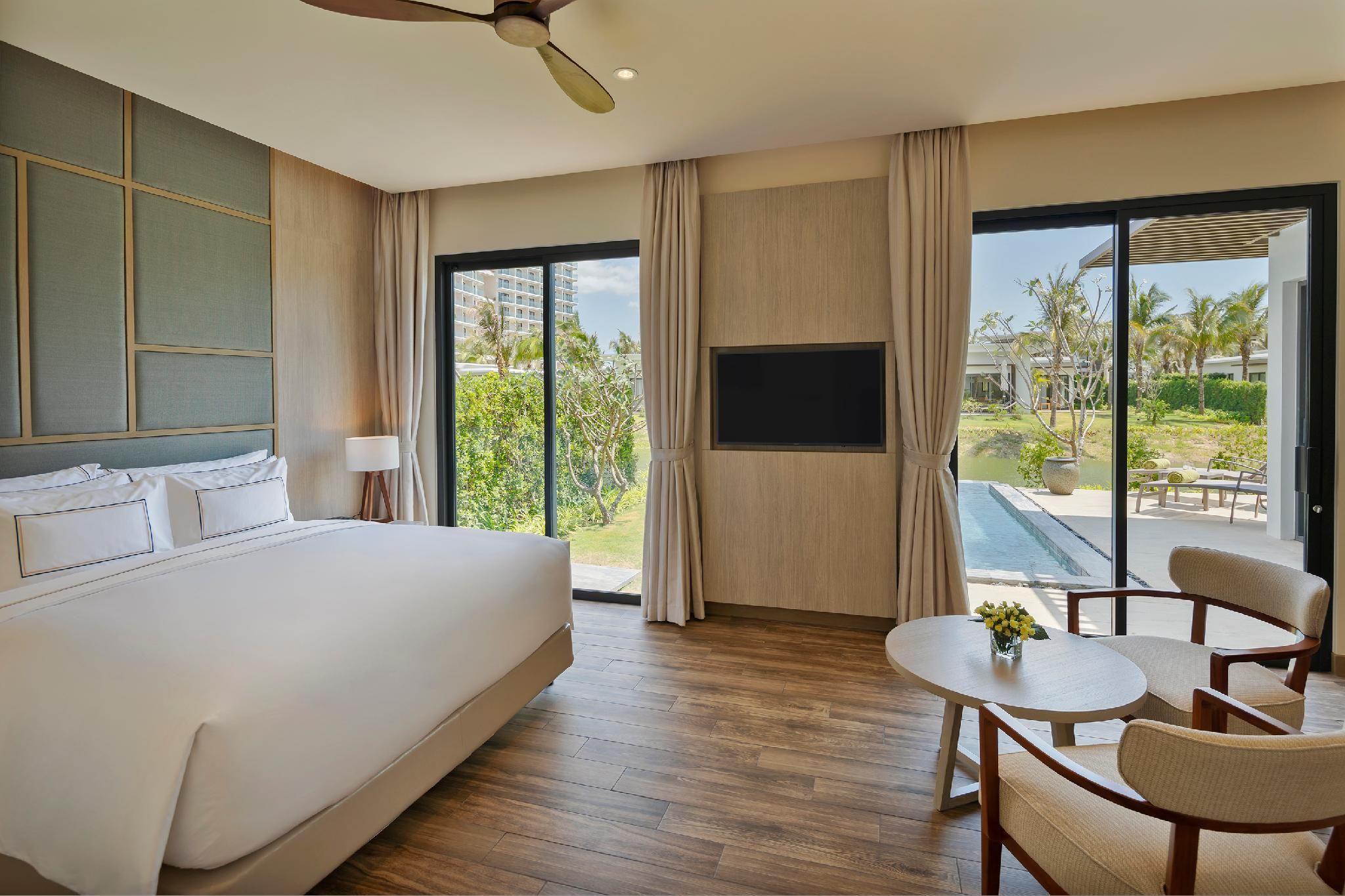 The Level 1-Bedroom Lakefront Pool Villa