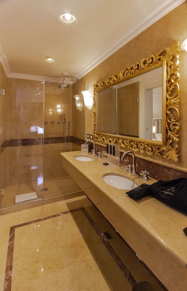 Cà Bonfadini Historic Experience Superior Double Room 15