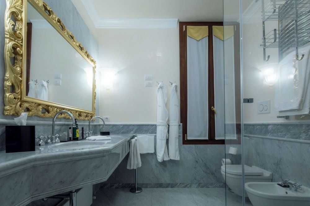 Cà Bonfadini Historic Experience Superior Double Room 14