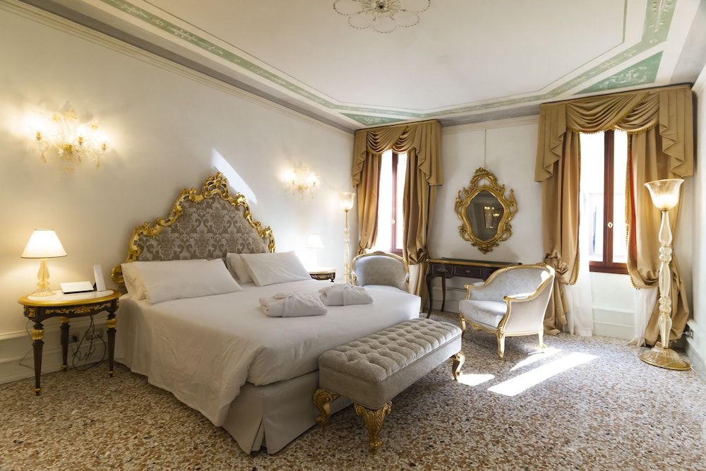 Cà Bonfadini Historic Experience Superior Double Room 2