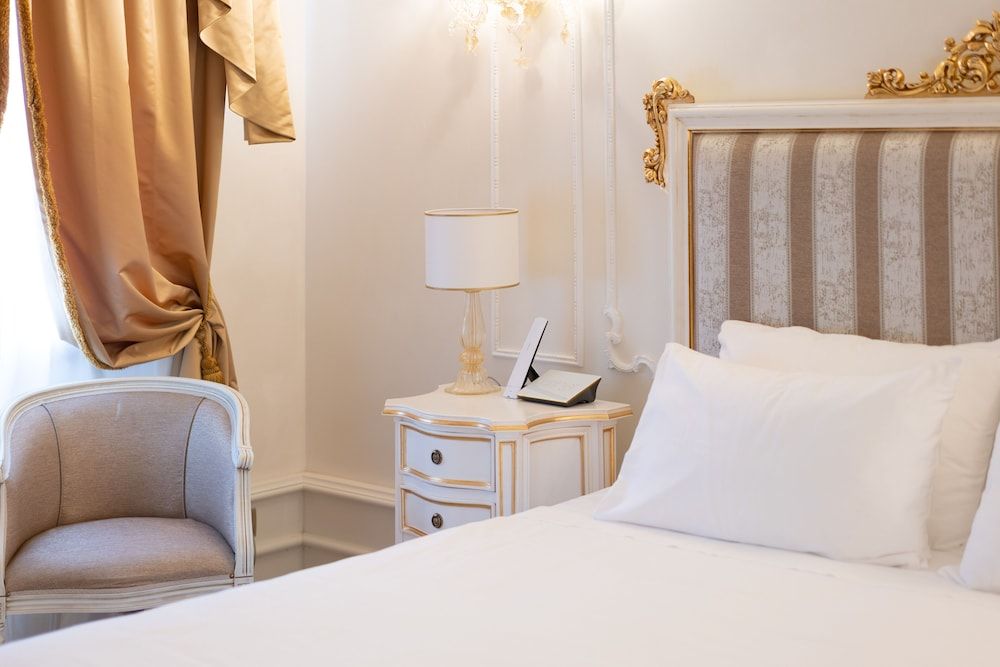 Cà Bonfadini Historic Experience Superior Double Room 3