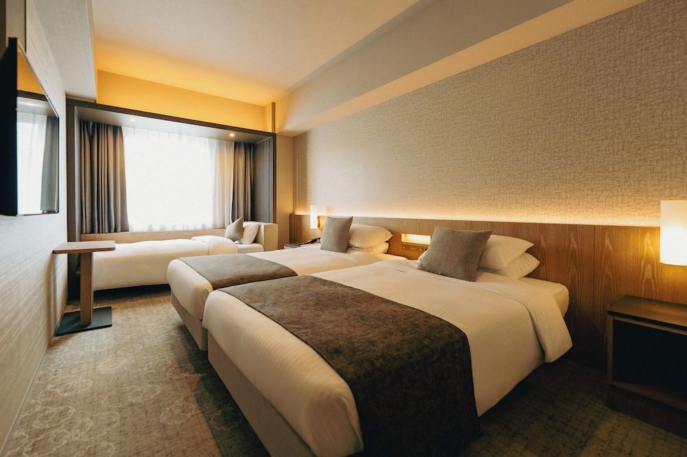 Superior Twin Room 28sqm, Non Smoking (for 3 guests with Sofa bed)
