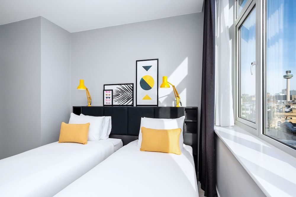 2 Bed Apartment Sleeps 6 King & Twin