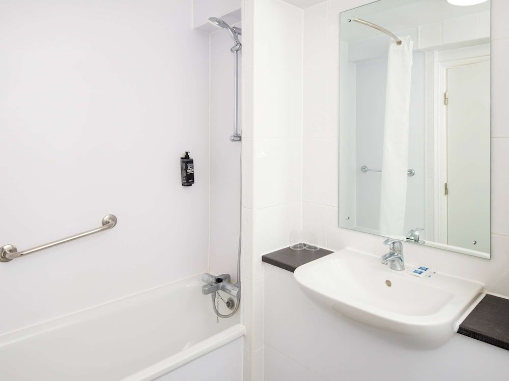 Ibis budget London Heathrow Central Standard Room, 1 Double Bed 5