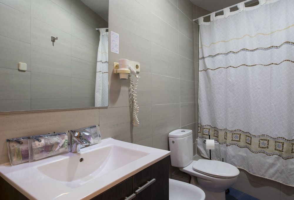 Cuatro Naciones Economy Double Room, 1 Double Bed 2