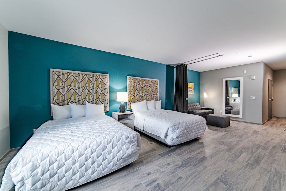 Suite, Multiple Beds, Kitchenette