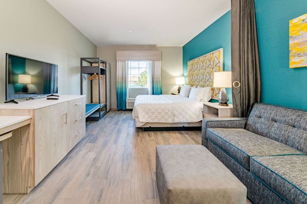 Suite, 1 King Bed with Sofa bed, Kitchenette