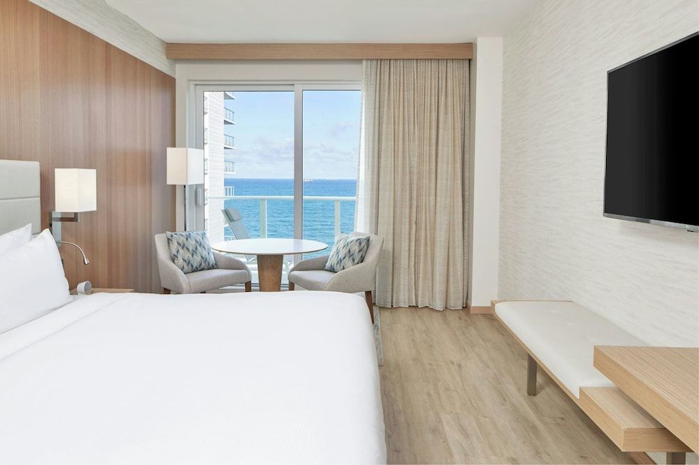 Room, 1 King Bed, Non Smoking, Balcony (Oceanfront)