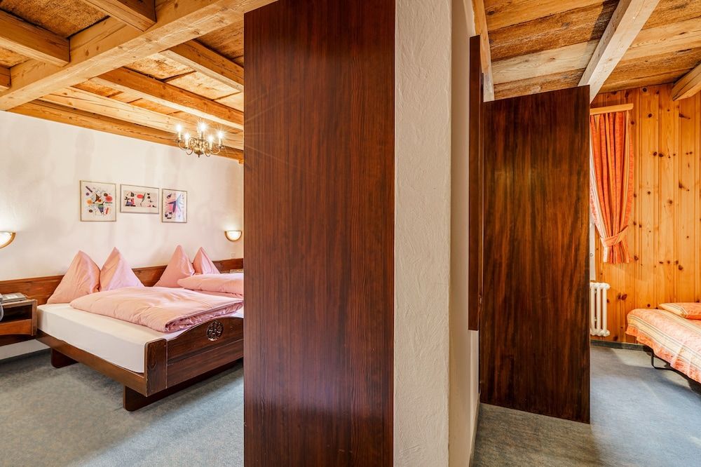 Hotel Alpenblick Standard Twin Room (Stammhaus /Chalet Enzian) 9