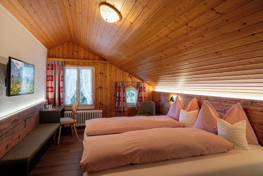 Hotel Alpenblick Standard Twin Room (Stammhaus /Chalet Enzian) 3