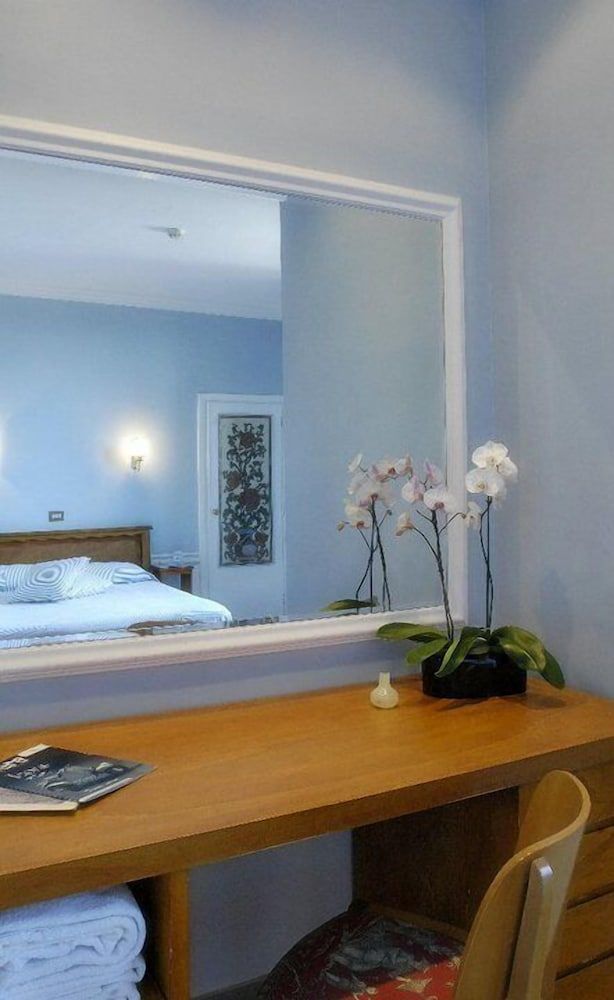 Hotel Lancelot Double or Twin Room 10