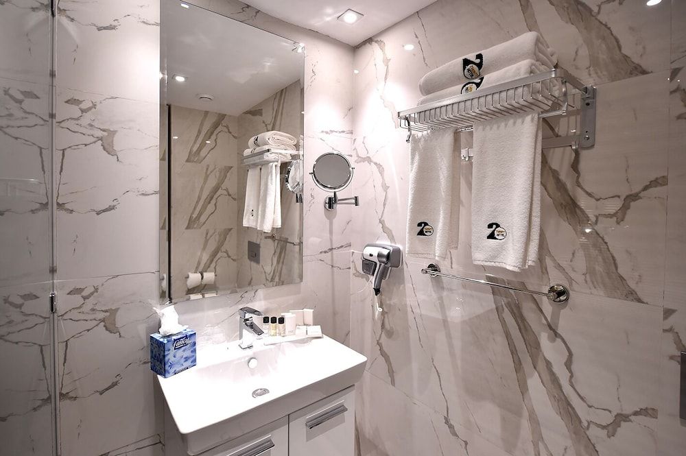 Flower Town Hôtel & Spa Elite Double Room, Private Bathroom 2