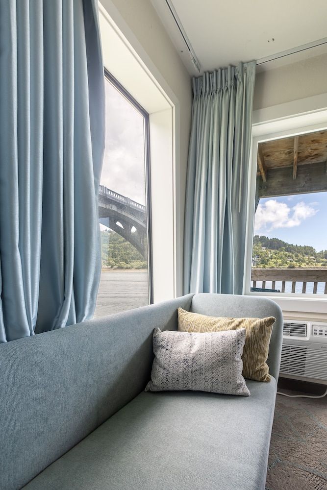 Jot's Resort Deluxe Room, 2 Queen Beds, Accessible, River View 8