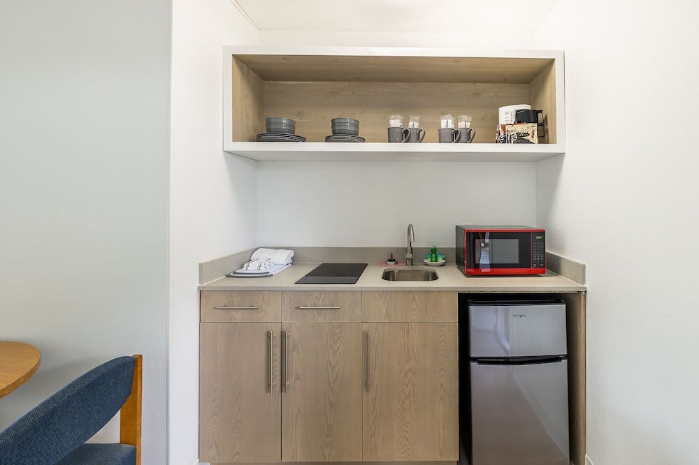 Jot's Resort Deluxe Room, Kitchenette 15