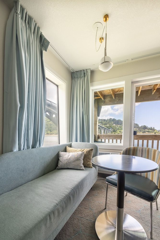 Jot's Resort Deluxe Room, 2 Queen Beds, Accessible, River View 2