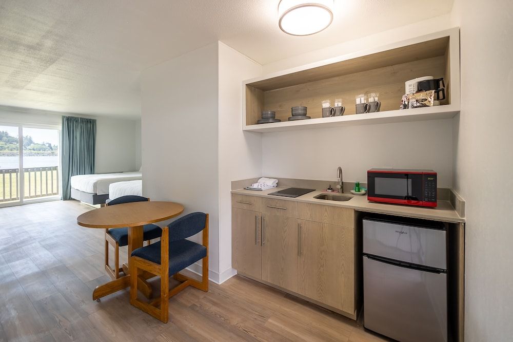 Jot's Resort Deluxe Room, Kitchenette 13