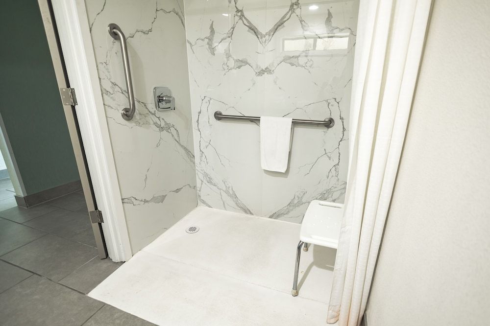 Jot's Resort Deluxe Room, 2 Queen Beds, Accessible, River View 6