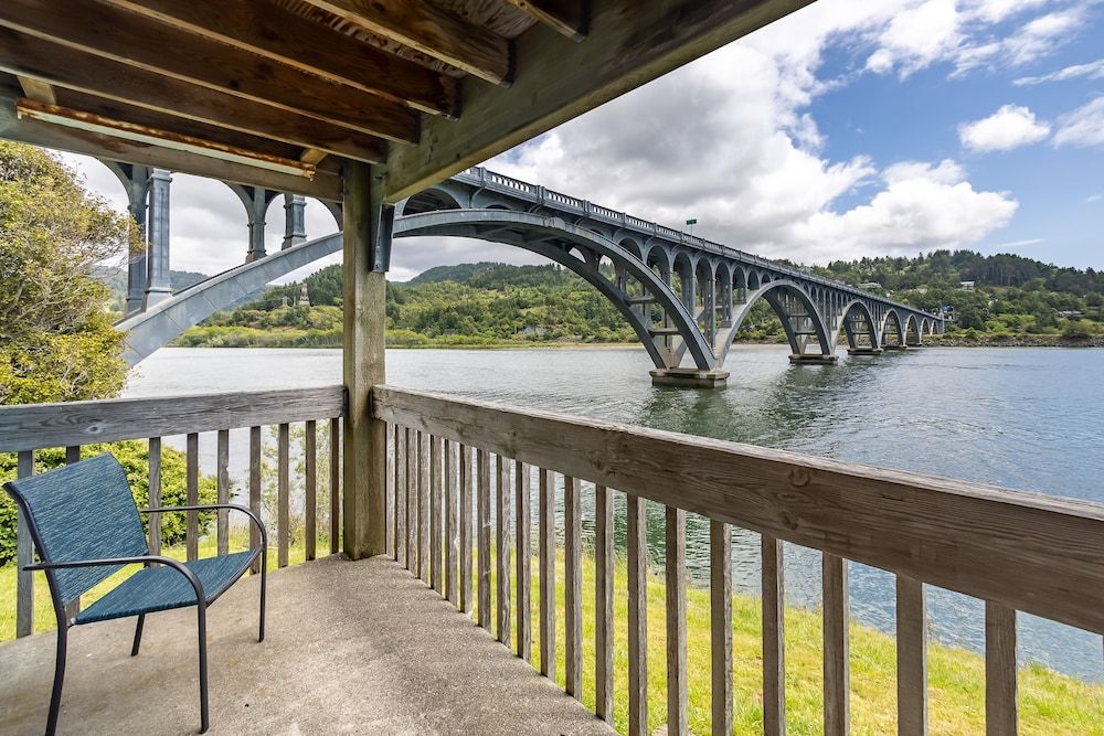 Jot's Resort Deluxe Room, 2 Queen Beds, Accessible, River View 3