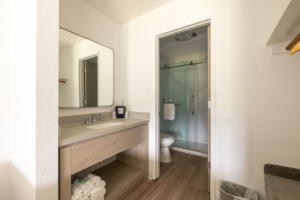 Jot's Resort Deluxe Room, Kitchenette 8