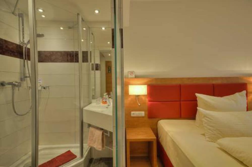 undefined Hotel Condor 4