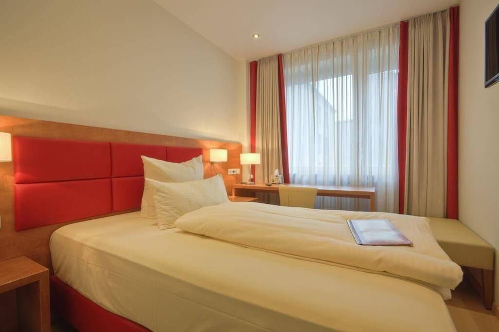 undefined Hotel Condor 2