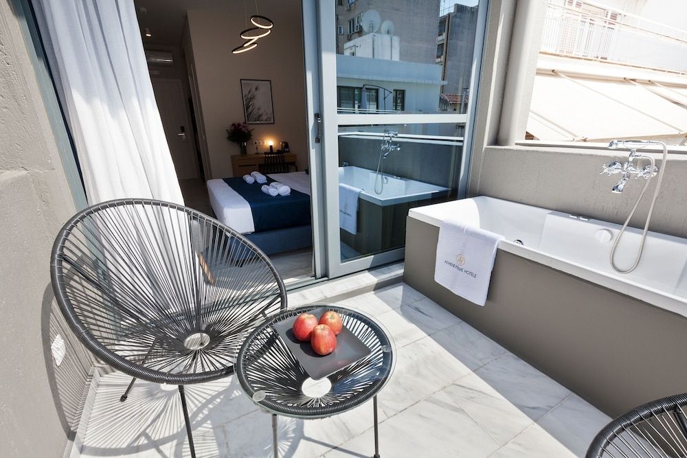Deluxe Room, Hot Tub, City View