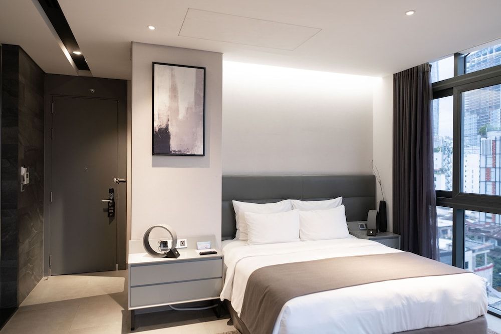 Contemporary Suite, City View