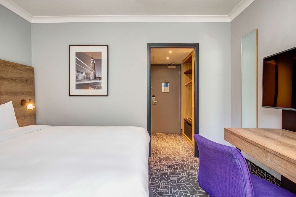 Standard Room (Airport View)