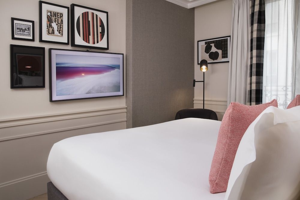 undefined Maison ELLE Paris 7